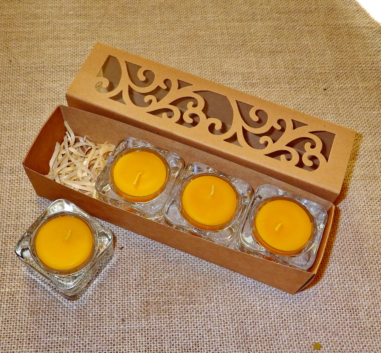 Набір 4 скляних підсвічників з 4 прозорими восковими чайними свічками 24г в коробці Бежевий Крафт