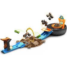 Hot Wheels Ігровий набір "Трюки у шині" серії "Monster Trucks" GVK48. Оригінал