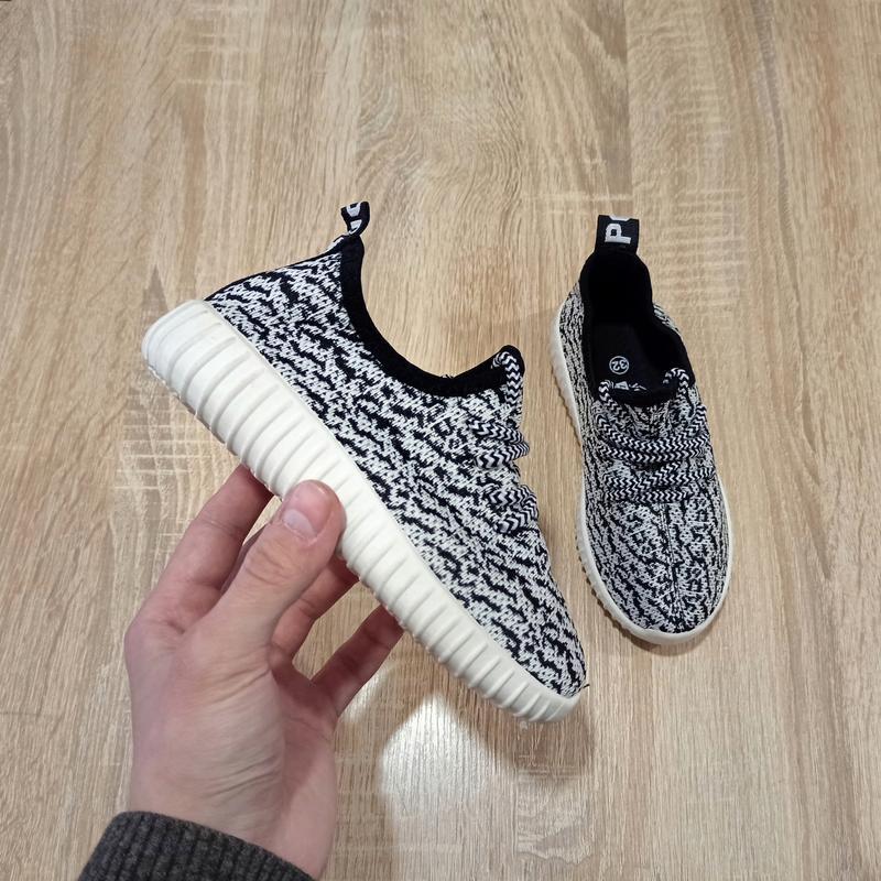 Розмір 32 Кросівки yeezy дитячі сітка чорні чорно білі легкі кеди на шнурках