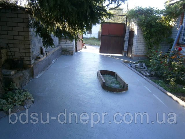 Бетонна основа двору Забетонувати основу двору