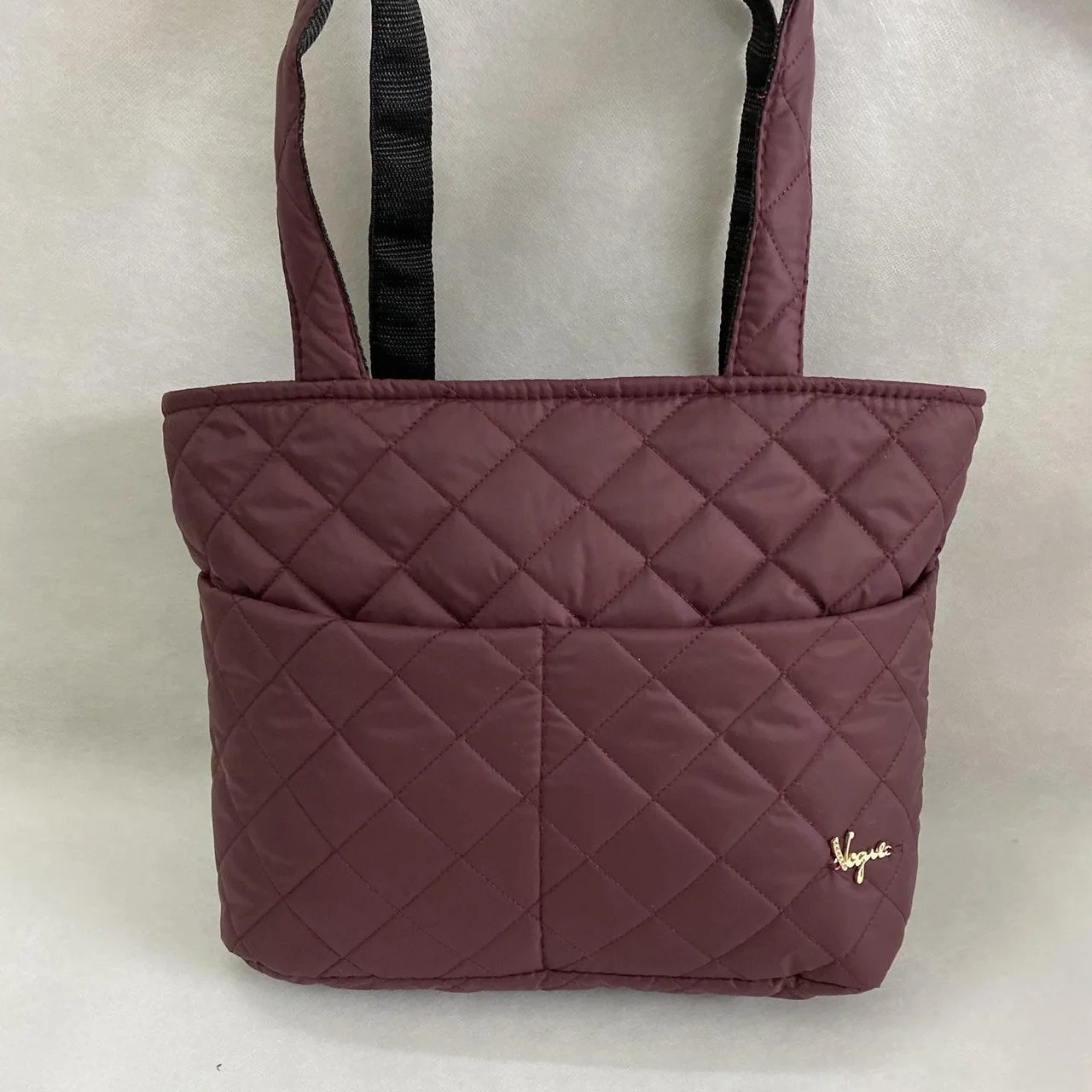 Стильна стьобана сумка жіноча з кишеньками плащівка бордова