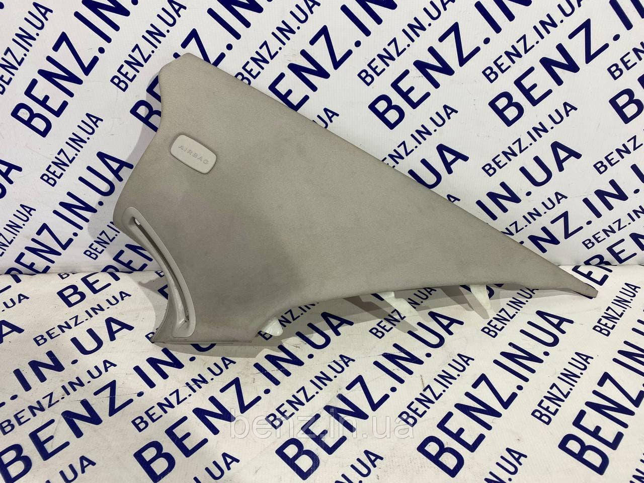 Накладка задньої правої стійки Mercedes W212 A2126900825