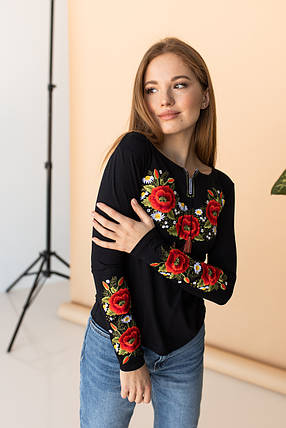 Жіноча трикотажна вишиванка на чорному "Маковий цвіт", фото 1