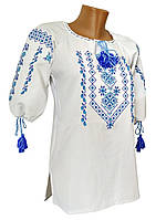 Стильная женская вышиванка с геометрическим орнаментом на белой ткани Синій орнамент