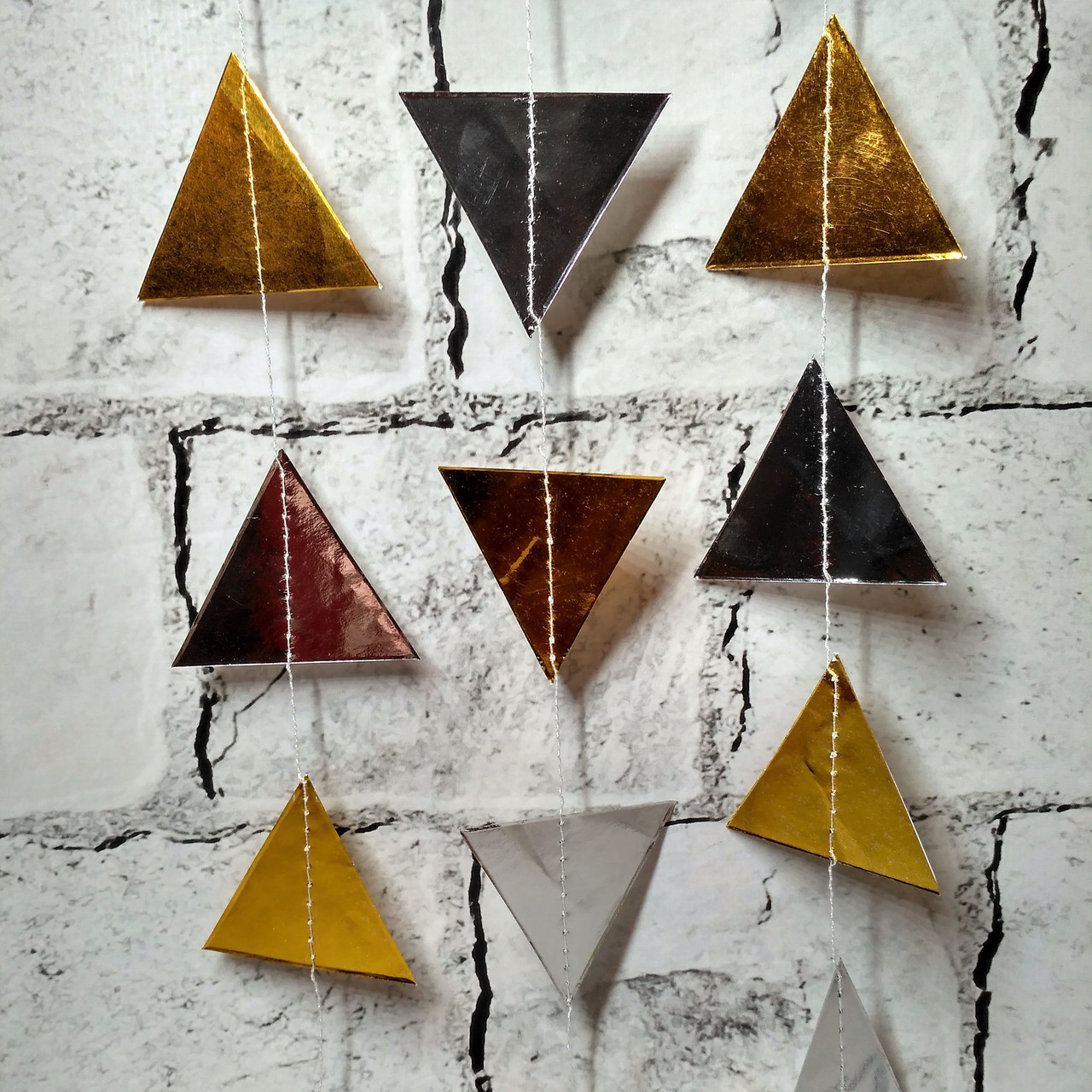 Гірлянда паперова на нитці Трикутники, золото-срібло, 2,5 метра
