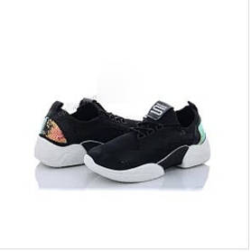 Зручні стильні жіночі кросівки