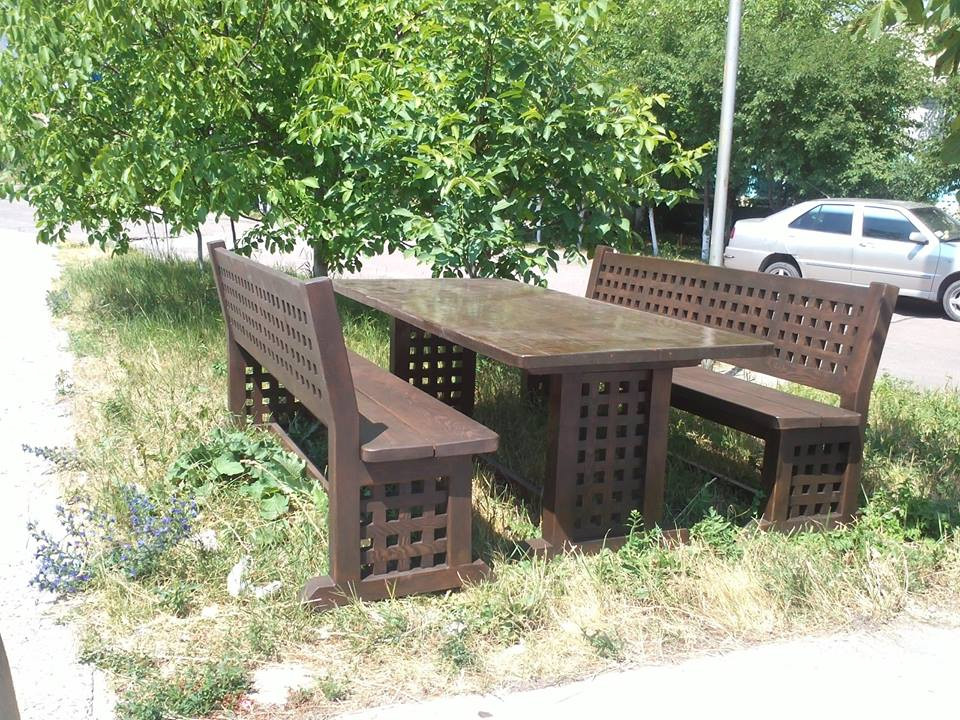 Дерев'яна меблі в класичному стилі 2200*950 для кафе, дачі від виробника