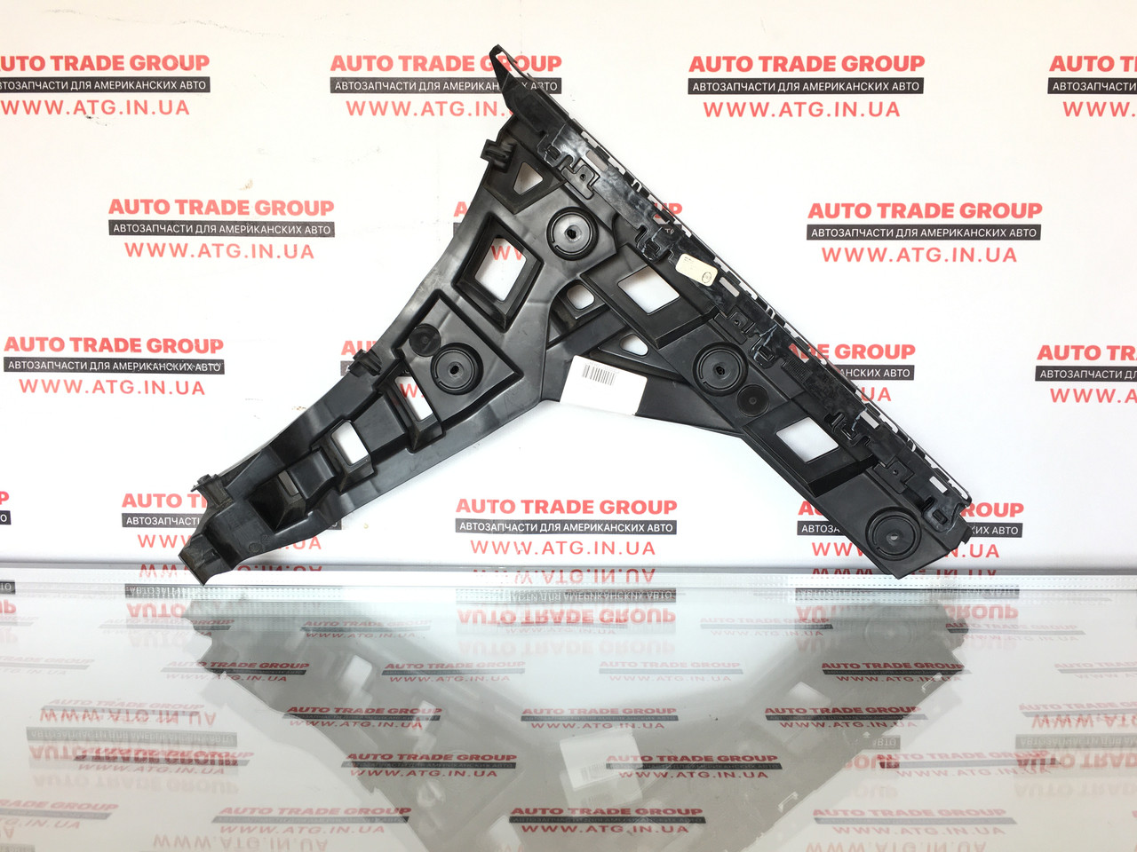 Кріплення заднього бампера праве VW Jetta MK7 USA 17A807376