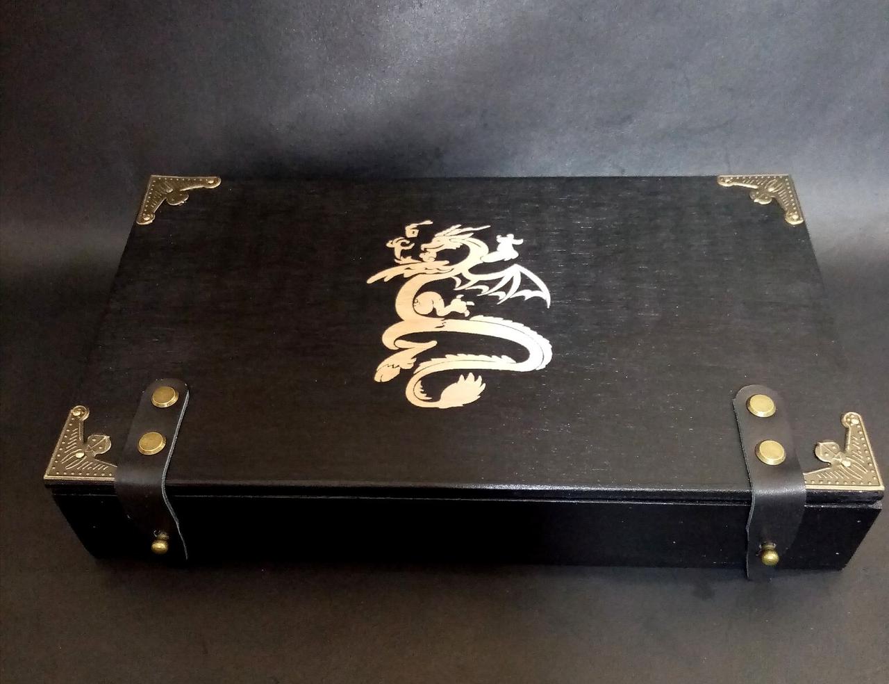 Дерев'яна подарункова ігрова коробка для гри в кості "Dice box" з гравіюванням