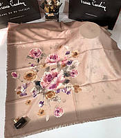 Легкий женский платок-шаль из вискозы с нежным цветочным принтом 95*95