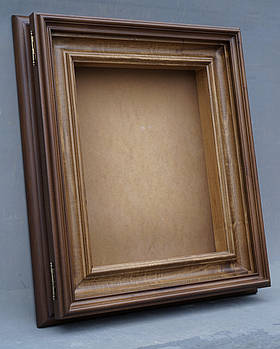 Кіот для ікони з внутрішньою дерев'яною рамою.