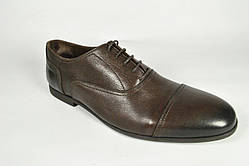 Чоловічі класичні туфлі, натуральна шкіра, колір коричневий 40