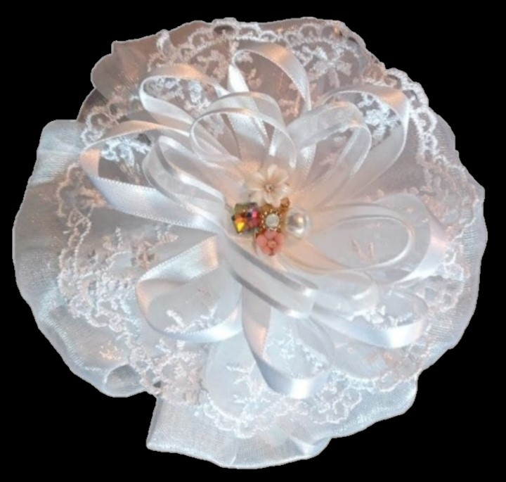 Бант на резинці білий з кристалом і квітами 11 см