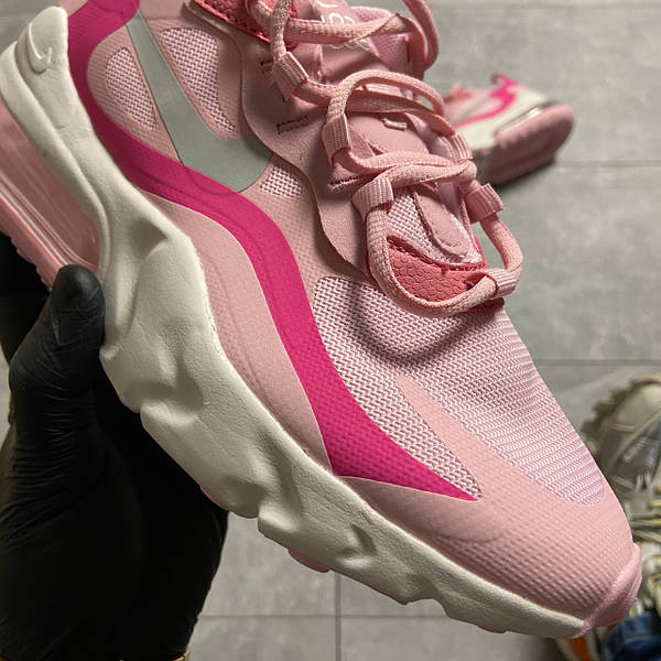 Nike air 270 react pink hotsell