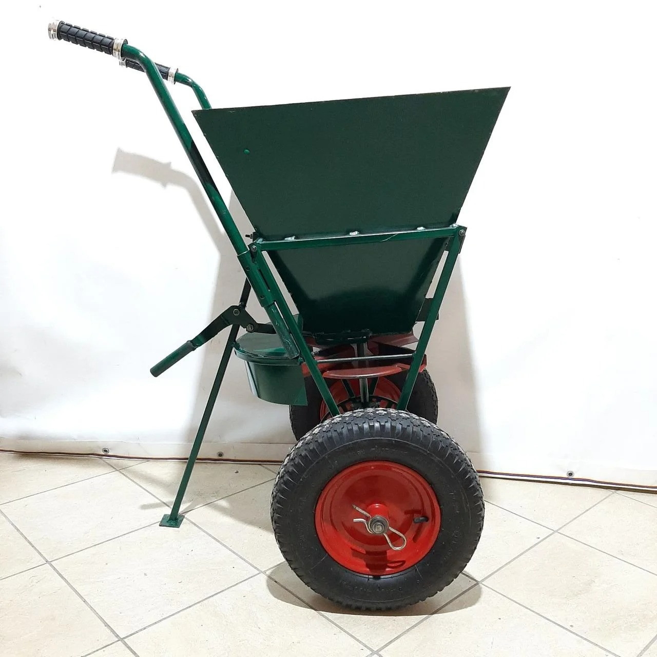 Розкидач ручний універсальний РРУ-55/2 (для солі,піску,добрив), фото 1