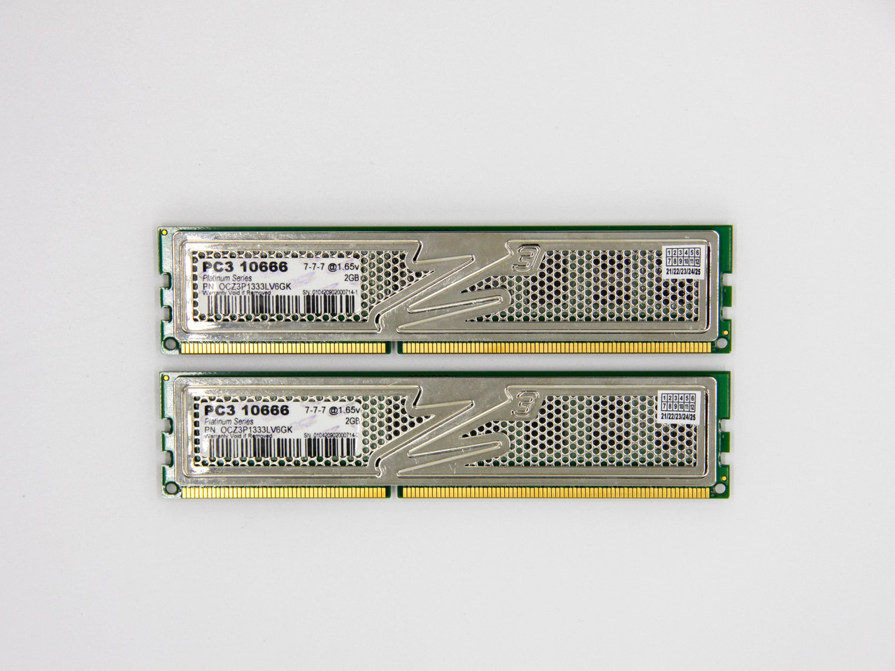 Игровая оперативная память OCZ Platinum Series DIMM 4Gb (2*2Gb) DDR3 1333MHz PC3-10600 CL7 (OCZ3P1333LV6GK) - фото 1 - id-p1363203474