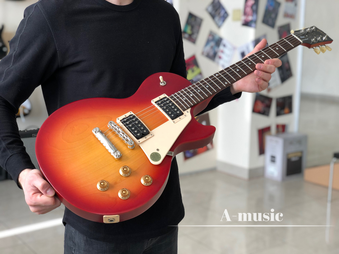 Електрогітара GIBSON LES PAUL STUDIO TRIBUTE SATIN CHERRY SUNBURST