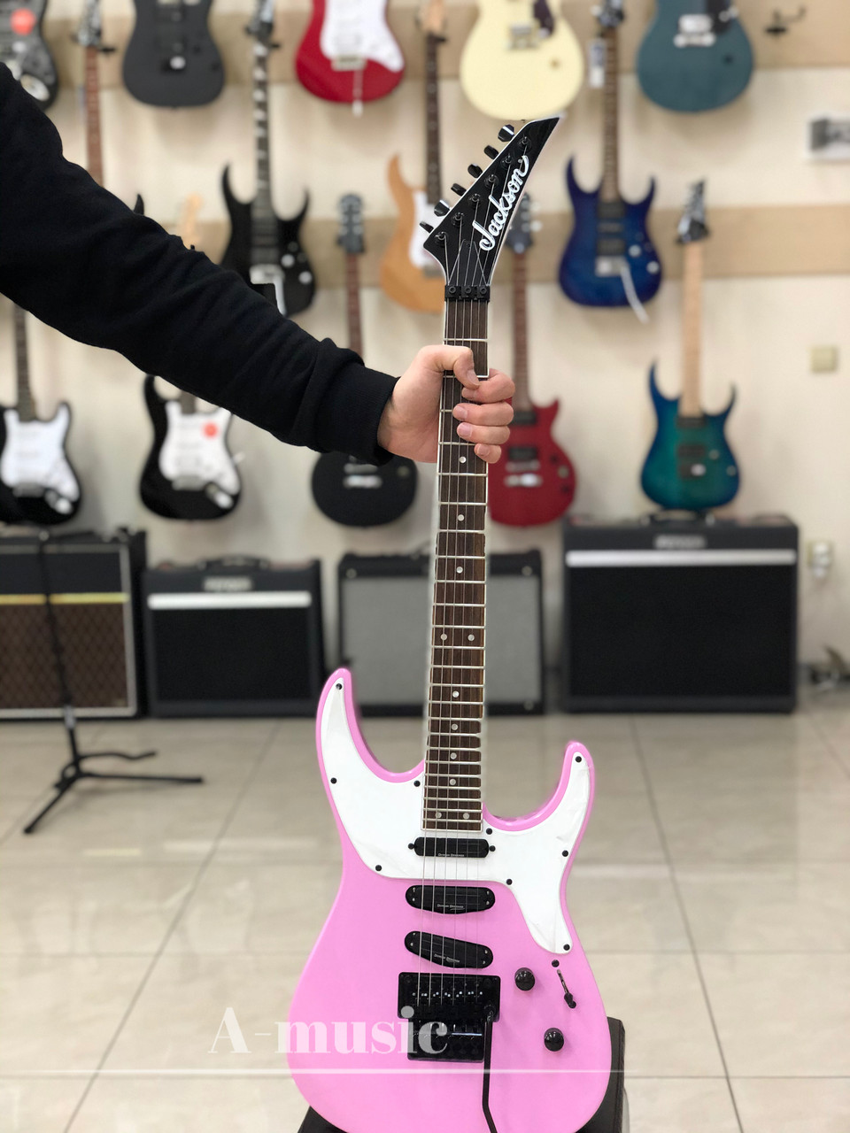 Электрогитара JACKSON SL4X SOLOIST RW BUBBLEGUM PINK - фото 1 - id-p1363596455