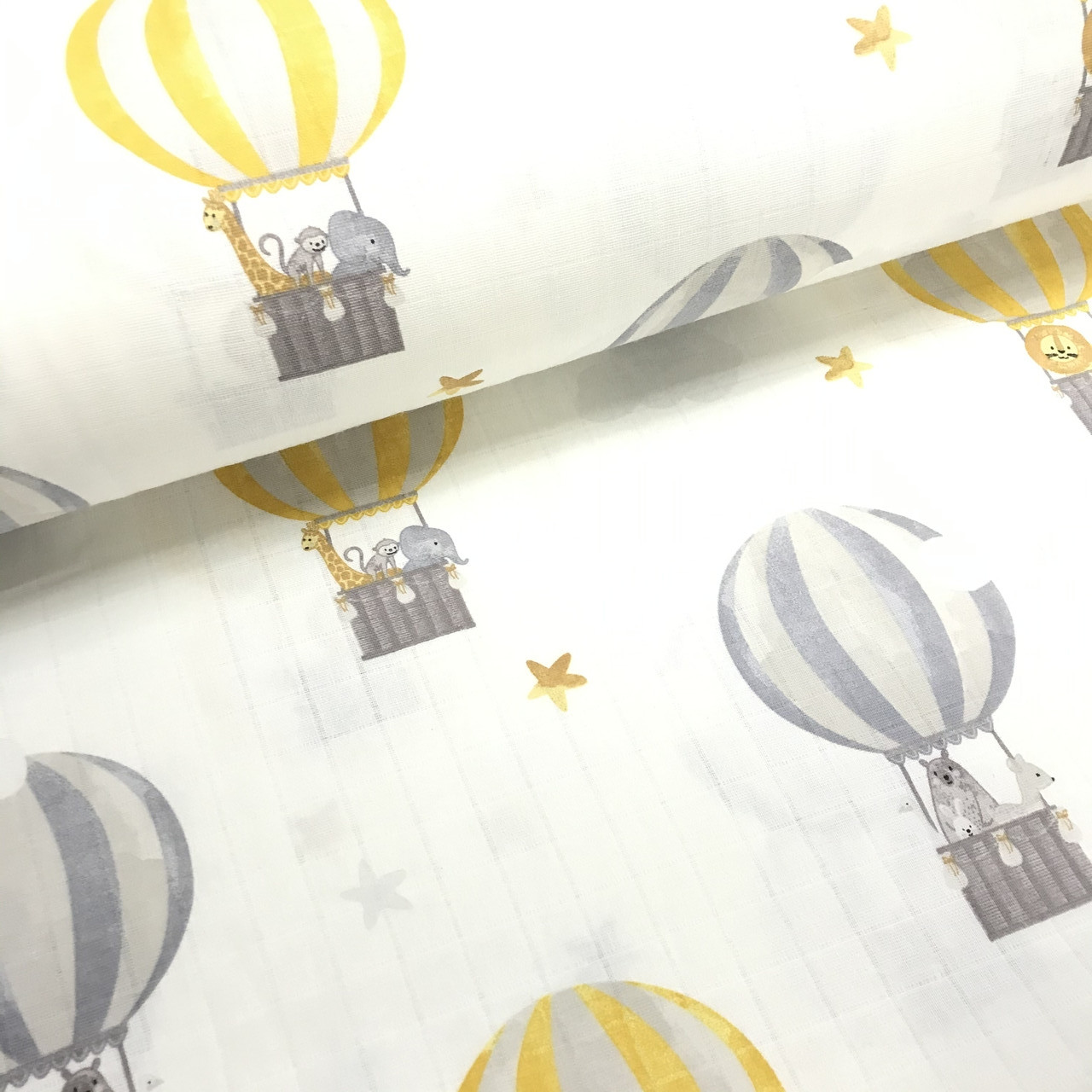 Тканина муслін Двошарова повітряні кулі жовто-сірі з тваринами на білому (шир. 1,6 м) (MS-T-0249), фото 1