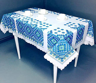 Скатертина на стіл із синім орнаментом