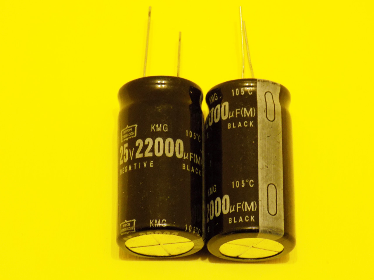 Конденсатори 25 v 22000 mF, Chengxin