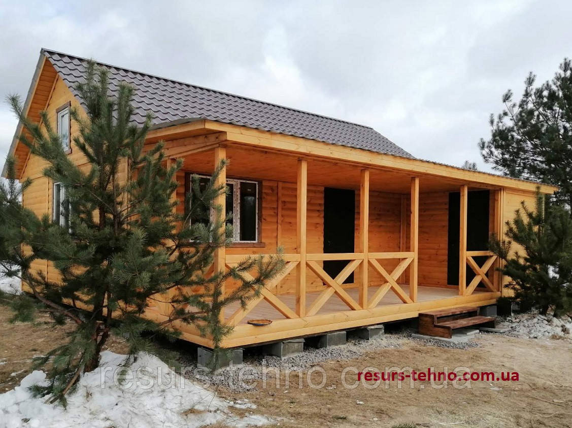 Каркасний дачний будинок 9 м х 6 м із блокхауса з терасою