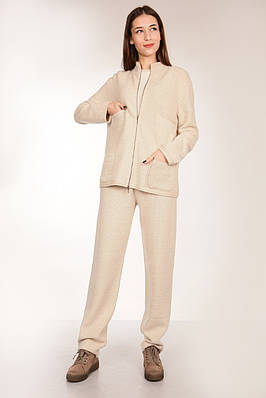 Трикотажний костюм штани та жакет.