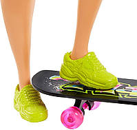 Лялька Барбі Екстра Стильна Модниця - Barbie Extra Style з блакитним волоссям на скейтборді GRN30, фото 6