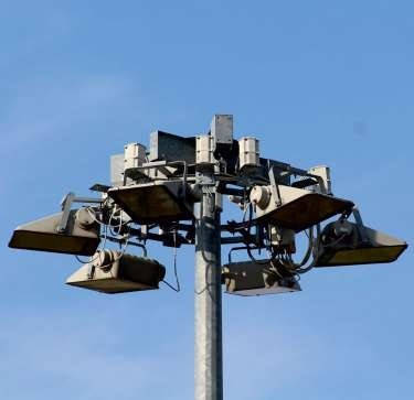 Прожекторные опоры освещения со стационарной короной