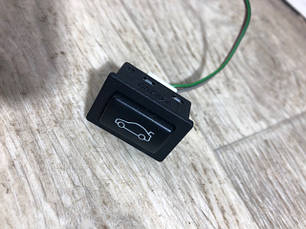 Кнопка відкривання кришки багажника BMW