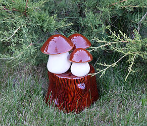 Три грибочка на пні - садовий декор 26х20 см кераміка