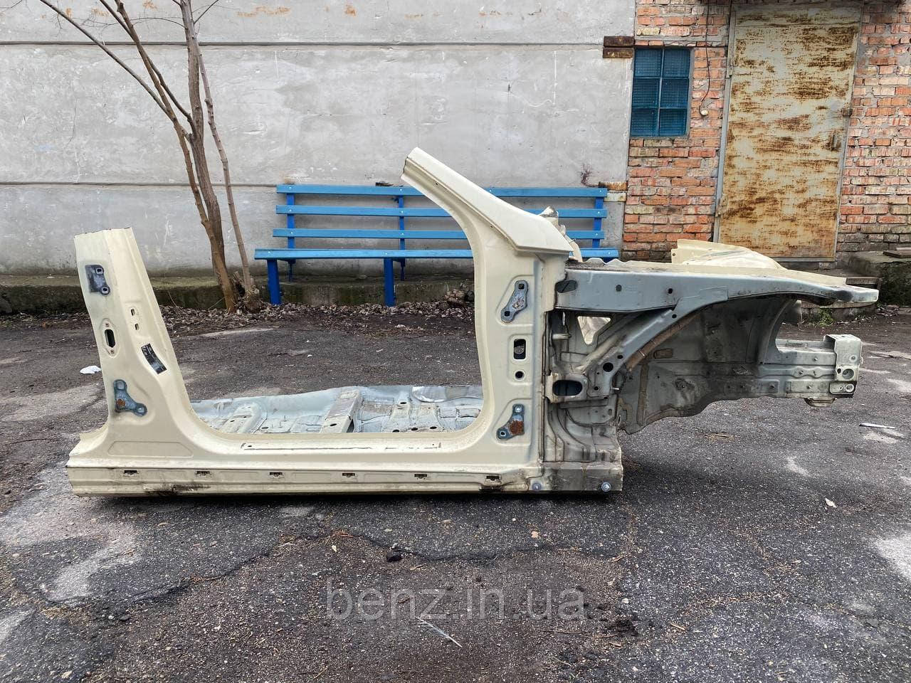 Передня права чверть з лонжероном Mercedes W212 рестайл