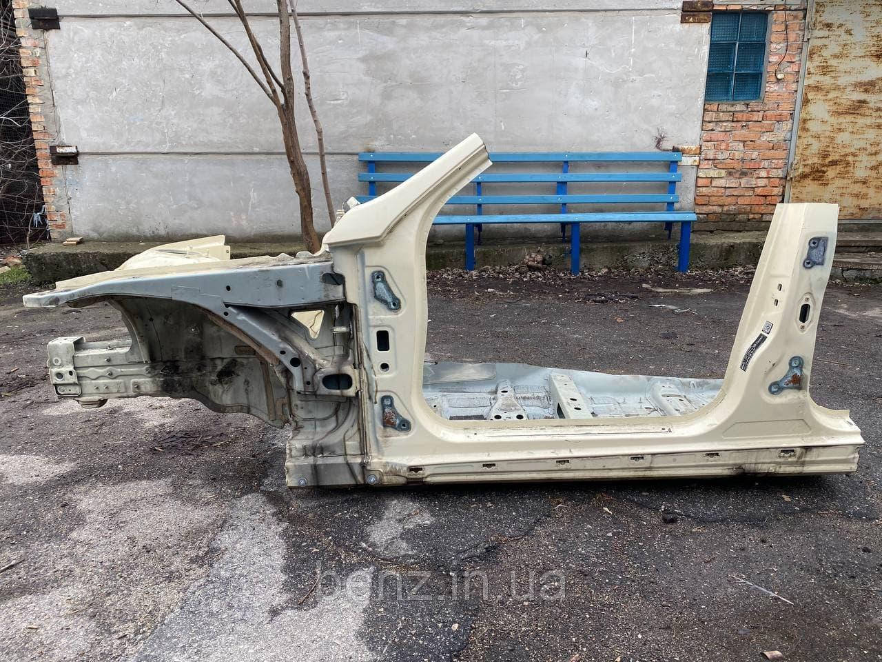 Передня ліва чверть Mercedes W212, S212 A2126203300