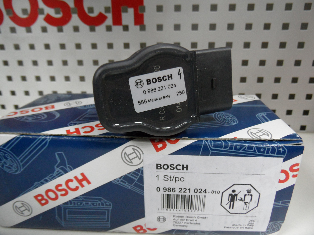 Катушка зажигания Bosch 0986221024, 0 986 221 024 Audi A4/A6 1.8T/2.0E, SKODA, SEAT, VW Golf 4/B-5 1.8T/2.0E