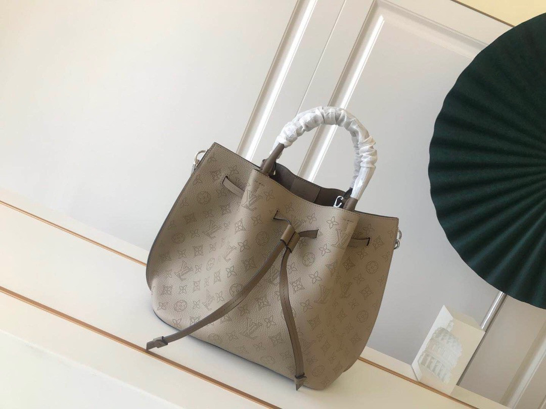 Сумка Louis Vuitton шкіри Mahina (Луї Віттон)