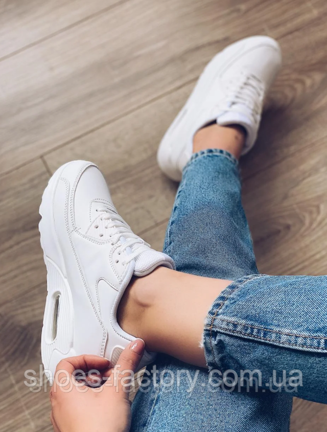 жіночі білі кросівки фото