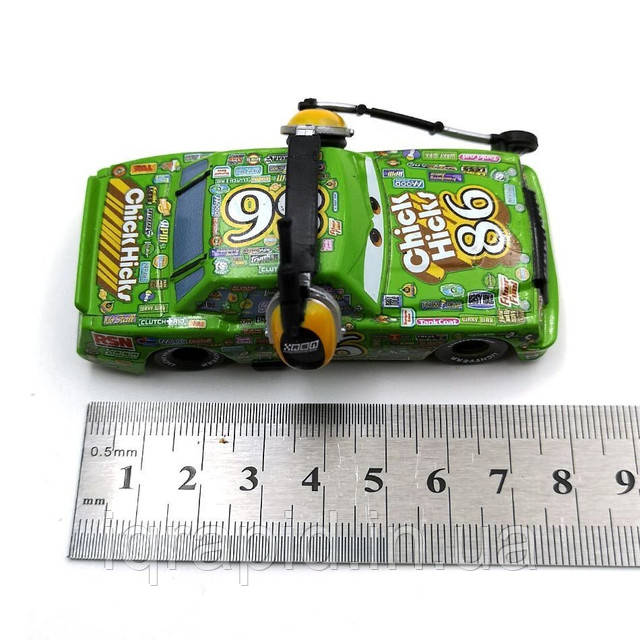 Тачка Чико Хикс в наушниках. Тачки Пиксар Cars Pixar Disney. Тачки