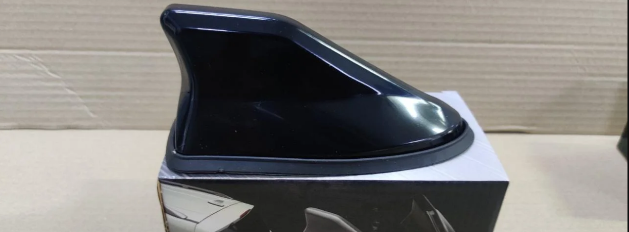 Універсальна Активна FM антена плавник на дах авто. Акулячий плавник ФМ антена на дах авто / Чорний