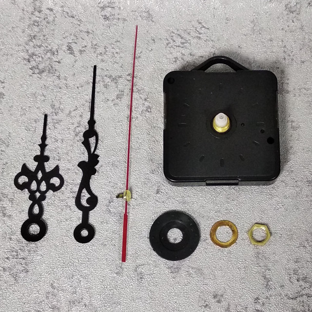 Часовой механизм для настенных часов с узорными стрелками и навесом
