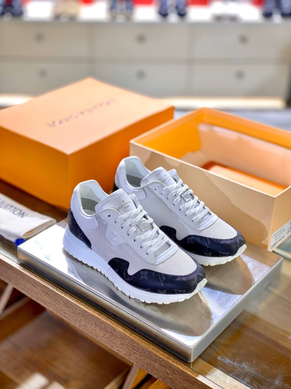 Чоловічі кросівки Louis Vuitton Run Away