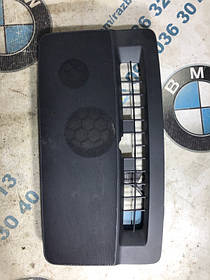 Кришка динаміка в торпедо Mazda