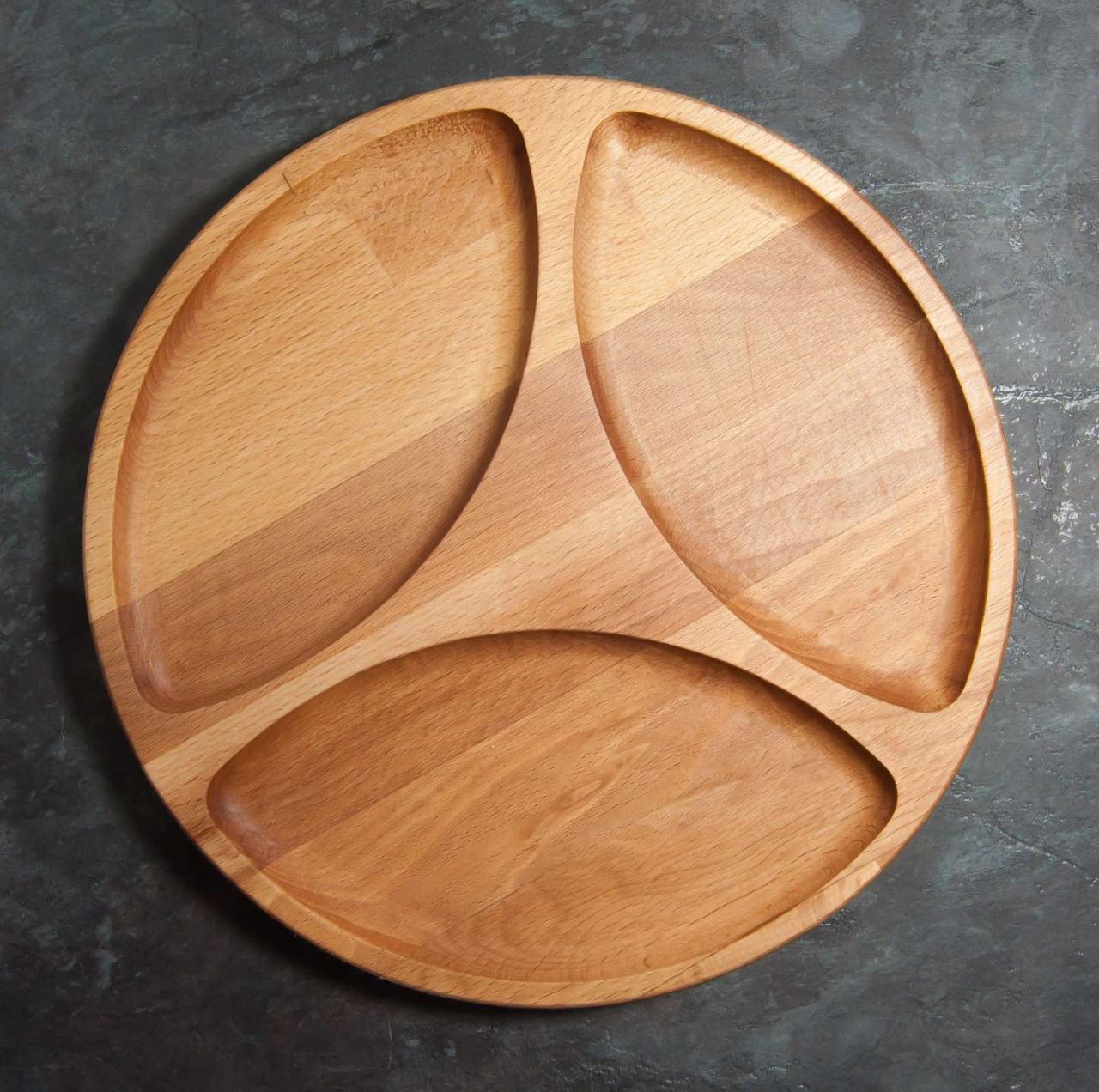 Менажниця дерев'яна секційна тарілка з роздільниками для подачі м'ясних страв і закусок "Спін" ясень д24 см