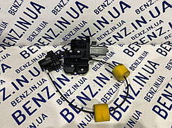 Замок кришки багажника Mercedes W221 A2217500085