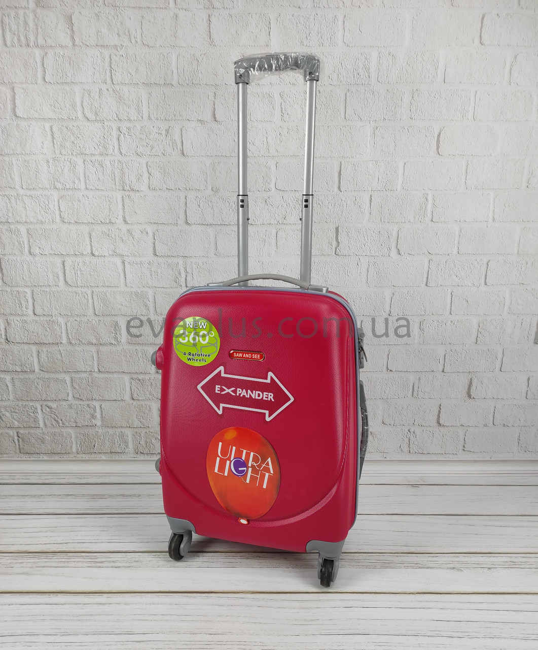 Дорожный пластиковый чемодан 6305 розовый (маленький) на 4х