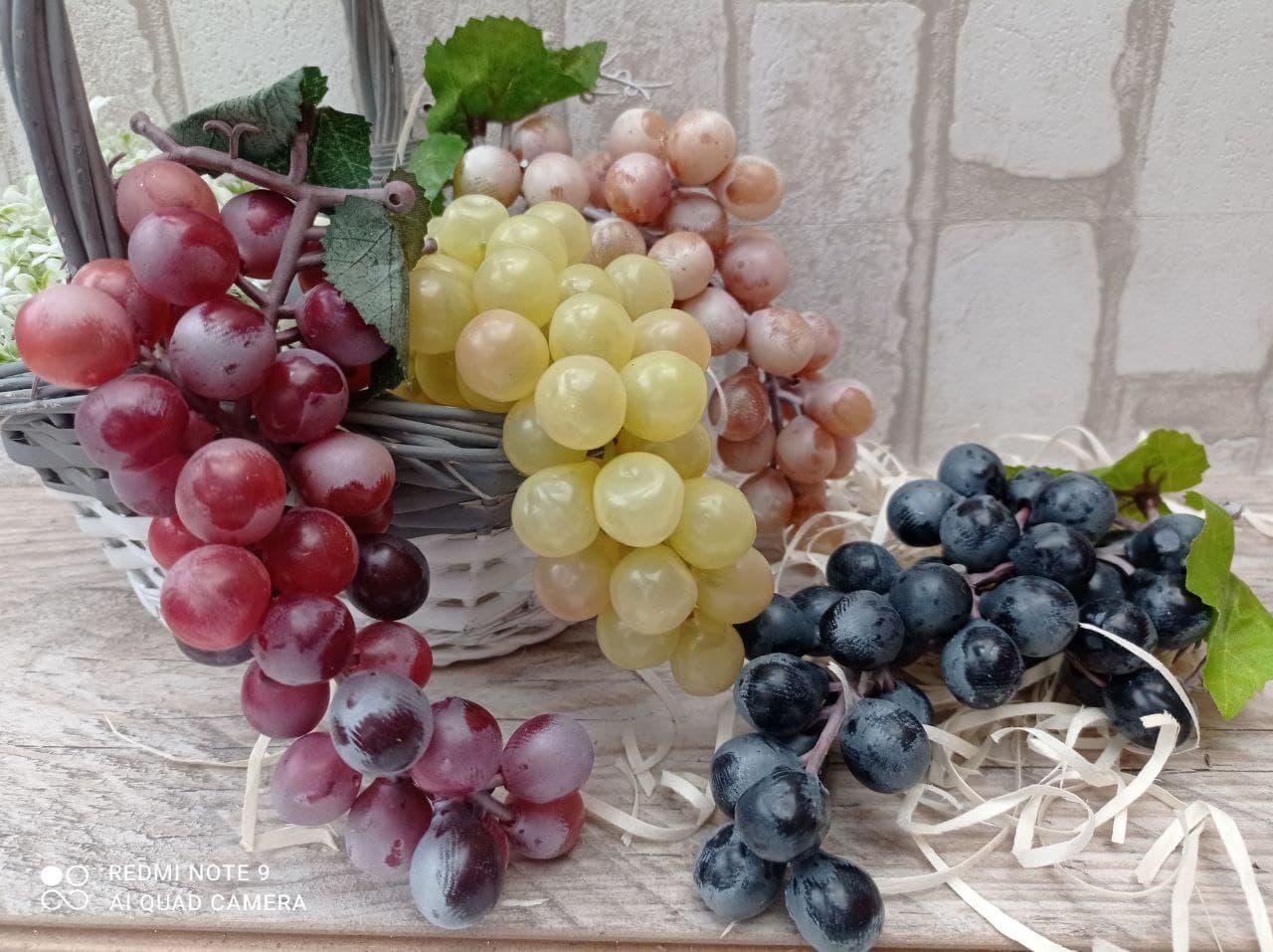 Виноград з листочками, муляж, у 4 кольорах, 40/30 (ціна за 1 шт.+10 грн.)