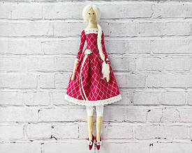 Інтер'єрна лялька в стилі тільда в вишневій сукні