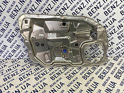 Опорний кронштейн стеклоподьемника передньої лівої двері Mercedes W221 A2217200379