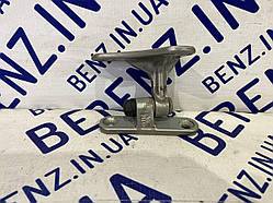 Петля передніх дверей зліва верхня Mercedes W221 A2217200937