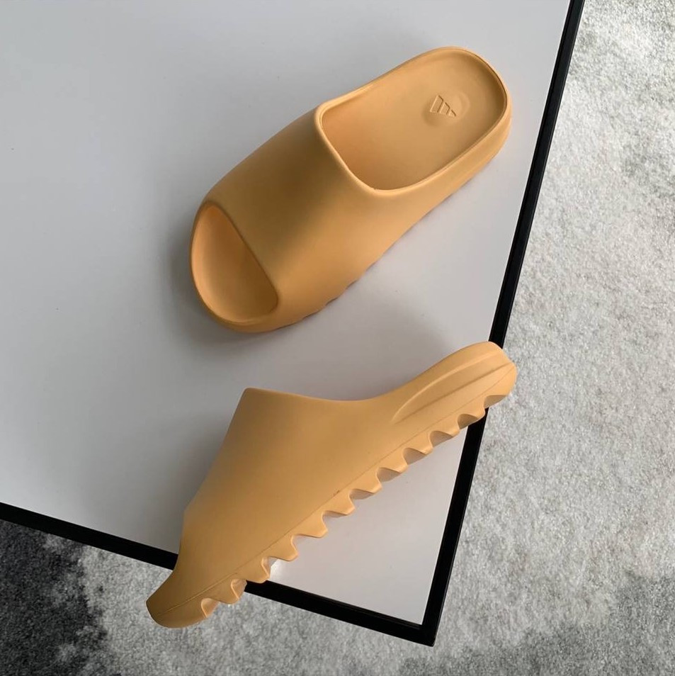 Шльопанці Yeezy