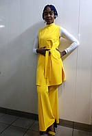 Весняний жовто-білий комплект одягу для жінок: брюки-кльош жовті, жилет подовжений жовтий, гольф жовто-білий